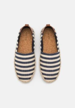 Pier One UnisexEspadrillasDark Blue/White Uomo Scarpe Basse PI915C00F-K11 -Negozio online Pier One Italia 656fb98ccb7640ac939ccc145e729a86