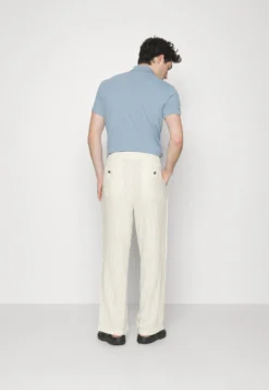 Pier One Drawcord Trousers Linen BlendPantaloniOff-White Uomo Pantaloni PI922E05A-A11 -Negozio online Pier One Italia 65c988989ad143de851aee47dda41e80 scaled