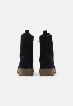 Pier One Leather StivalettiDark Blue Donna Stivaletti PI911N09T-K11 7 Pier One Leather StivalettiDark Blue Donna Stivaletti PI911N09T-K11 -Negozio online Pier One Italia 682a4f529b4a43afbf1e793efd17e343 scaled