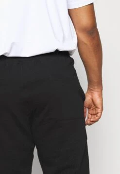 Pier One 2 PackPantaloni SportiviBlack/Mottled Light Grey Uomo Pantaloni Sportivi E Joggers PI922E03T-Q11 -Negozio online Pier One Italia 683bc01bd23348d49e0dcf1c7b683939