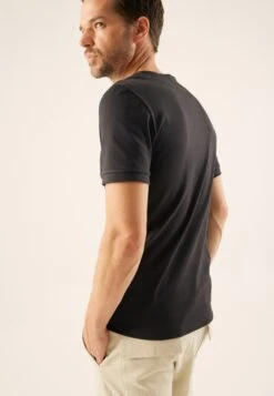 Pier One T-Shirt BasicBlack Uomo T-shirt E Polo PI922O0YJ-Q11 -Negozio online Pier One Italia 6a1b017be08749148eec6fe82251dba5