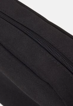 Pier One TrousseBlack Uomo Borse PI952H06N-Q11 -Negozio online Pier One Italia 6b8bd890dcad4cf6adb25ca1146f7127