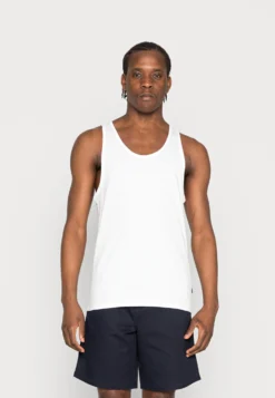 Pier One 3 PackTopGreen / White / Light Blue Uomo T-shirt E Polo PI922O0V8-M11 11 Pier One 3 PackTopGreen / White / Light Blue Uomo T-shirt E Polo PI922O0V8-M11 -Negozio online Pier One Italia 71558818dd1f431fb6854b16a53b7547 scaled