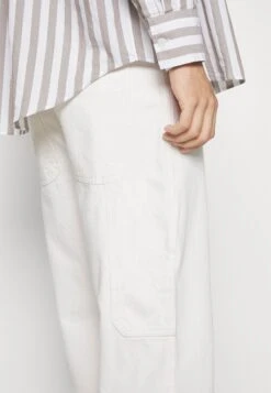 Pier One Carpenter Colored Twill Jeans A SigarettaOff-White Uomo Jeans PI922G04S-A11 13 Pier One Carpenter Colored Twill Jeans A SigarettaOff-White Uomo Jeans PI922G04S-A11 -Negozio online Pier One Italia 72381b5c0ea4476da8022189e3b24b31