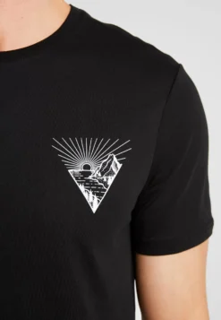 Pier One T-Shirt Con StampaBlack Uomo T-shirt E Polo PI922O09R-Q11 -Negozio online Pier One Italia 7289f2534d8847d3abcfca0f03bb5723 scaled