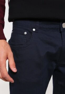 Pier One PantaloniDark Blue Uomo Pantaloni YO122E00Y-K11 -Negozio online Pier One Italia 72d05897eb7b4ca3bdc8ce99ac126aa1