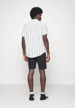 Pier One 2 Pack - Shorts - Black/Olive -Negozio online Pier One Italia 73395e7496094f16ab01d685c224eec1