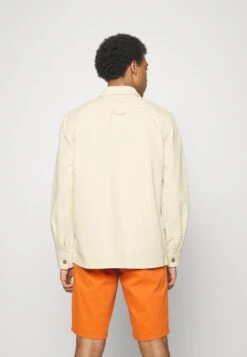 Pier One Undyed Twill Giacca Di JeansWhite Uomo Giacche PI922D0EA-A11 -Negozio online Pier One Italia 75edac323e2d40368b48353609d4fd18