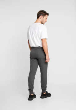 Pier One Pantaloni SportiviMottled Dark Grey Uomo Pantaloni PI922E03I-C12 8 Pier One Pantaloni SportiviMottled Dark Grey Uomo Pantaloni PI922E03I-C12 -Negozio online Pier One Italia 81c5eaba151144dfb006633c8d8e29f0 scaled