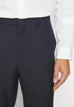 Pier One CompletoDark Blue Uomo Completi E Cravatte PI922A02I-K11 -Negozio online Pier One Italia 8233e242162f466cad992689103569c2