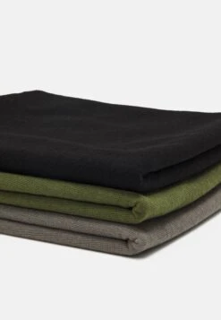 Pier One 3 Pack UnisexScaldacolloBlack, Grey, Olive Uomo Foulard E Sciarpe PI954G01L-Q11 -Negozio online Pier One Italia 84f98a206bd54f27bd29605e058c4b38
