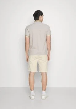Pier One Shorts Di Jeans Beige Uomo Bermuda PI922F05A-B11 -Negozio online Pier One Italia 86c131f91bcf40c49254fa658c42e65c