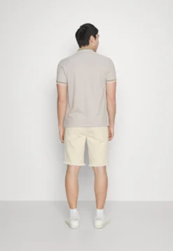 Pier One Shorts Di Jeans Beige Uomo Bermuda PI922F05A-B11 7 Pier One Shorts Di Jeans Beige Uomo Bermuda PI922F05A-B11 -Negozio online Pier One Italia 86c131f91bcf40c49254fa658c42e65c scaled
