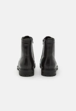 Pier One Stivaletti StringatiBlack Uomo Stivaletti/Stivali PI912K0C7-Q11 -Negozio online Pier One Italia 8726dc07931747578f5d7af05a5b72e1