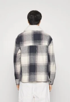 Pier One Giacca Leggera - Black/Beige 9 Pier One Giacca Leggera - Black/Beige -Negozio online Pier One Italia 896ea5983e5b4011b4a55a5ce245570c