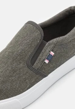 Pier One UnisexSneakers BasseGrey Uomo Scarpe Basse PI915O02J-C11 -Negozio online Pier One Italia 8a4965b673914b6e847d91199f0f296d