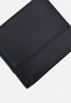 Pier One LeatherPortafoglioBlack Uomo Portafogli E Custodie PI952F00X-Q11 9 Pier One LeatherPortafoglioBlack Uomo Portafogli E Custodie PI952F00X-Q11 -Negozio online Pier One Italia 8b17f4cb8bf148c883d5cfb7c4085fe5