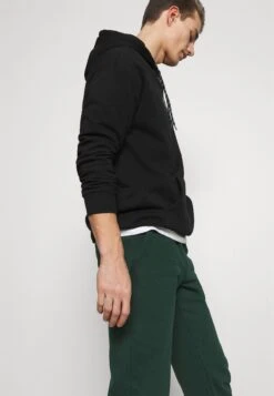 Pier One Pantaloni SportiviDark Green Uomo Pantaloni PI922E03I-M11 -Negozio online Pier One Italia 8c00f20d94d84d9782b5a4dd0cb52231