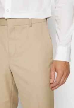 Pier One CompletoBeige Uomo Completi E Cravatte PI922A02G-B11 -Negozio online Pier One Italia 8f7c2b37fe42423cb12cd166b1245946