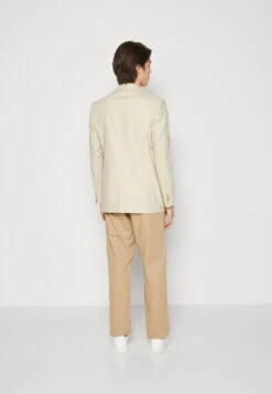 Pier One GiaccaBeige Uomo Completi E Cravatte PI922T04O-B11 -Negozio online Pier One Italia 90a0e4254e844eb3a6a8cf41ae7f4550