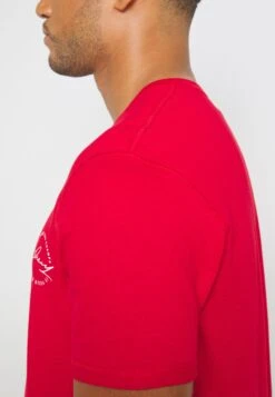 Pier One T-Shirt Con StampaRed Uomo T-shirt E Polo PI922O0WG-G11 -Negozio online Pier One Italia 9108546419b64b3ca5ddc73f9974c891