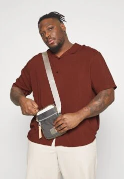 Pier One CamiciaBrown Uomo Camicie PI922D0CV-O11 9 Pier One CamiciaBrown Uomo Camicie PI922D0CV-O11 -Negozio online Pier One Italia 91584f3d52114b1ab4a01fe0973aac33