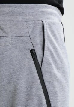 Pier One Pantaloni SportiviLight Grey Uomo Pantaloni PI922E03N-C11 -Negozio online Pier One Italia 945c619f1e5c46c6a04b229d5a4d93f9