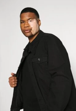 Pier One PoloBlack Uomo T-shirt E Polo PI922P061-Q11 -Negozio online Pier One Italia 9847904e17ac455b87e7c45cc6d80902