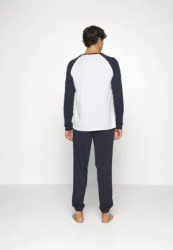 Pier One PigiamaDark Blue Uomo Per La Notte PI982M043-K11 -Negozio online Pier One Italia 98d44e3c8a27401ea1d4653cfb0e08fd