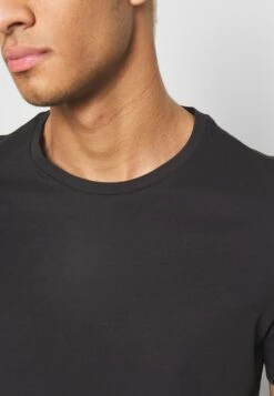 Pier One 7 Pack - T-Shirt Basic - Black 11 Pier One 7 Pack - T-Shirt Basic - Black -Negozio online Pier One Italia 9ff1310308384925af8ab3297a7ee42a