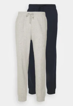 Pier One 2 PackPantaloni Del PigiamaDark Blue/Mottled Light Grey Uomo Per La Notte PI982L00I-K16 -Negozio online Pier One Italia a09bfd20bcd84e39aeecebf2df10c7b2 scaled