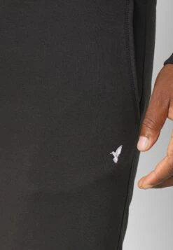 Pier One Pantaloni SportiviBlack Uomo Pantaloni PI922E051-Q11 -Negozio online Pier One Italia a34f1be01380474bac71943a76301bf8