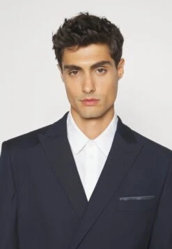 Pier One CompletoDark Blue Uomo Completi E Cravatte PI922A02I-K11 -Negozio online Pier One Italia a502465f086742ff91854052d86cb000