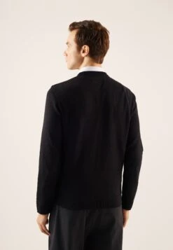 Pier One MaglioneBlack Uomo Maglieria PI922Q0C0-Q11 -Negozio online Pier One Italia a5395f2b4b7f4aa2aa8220dab054b4d8