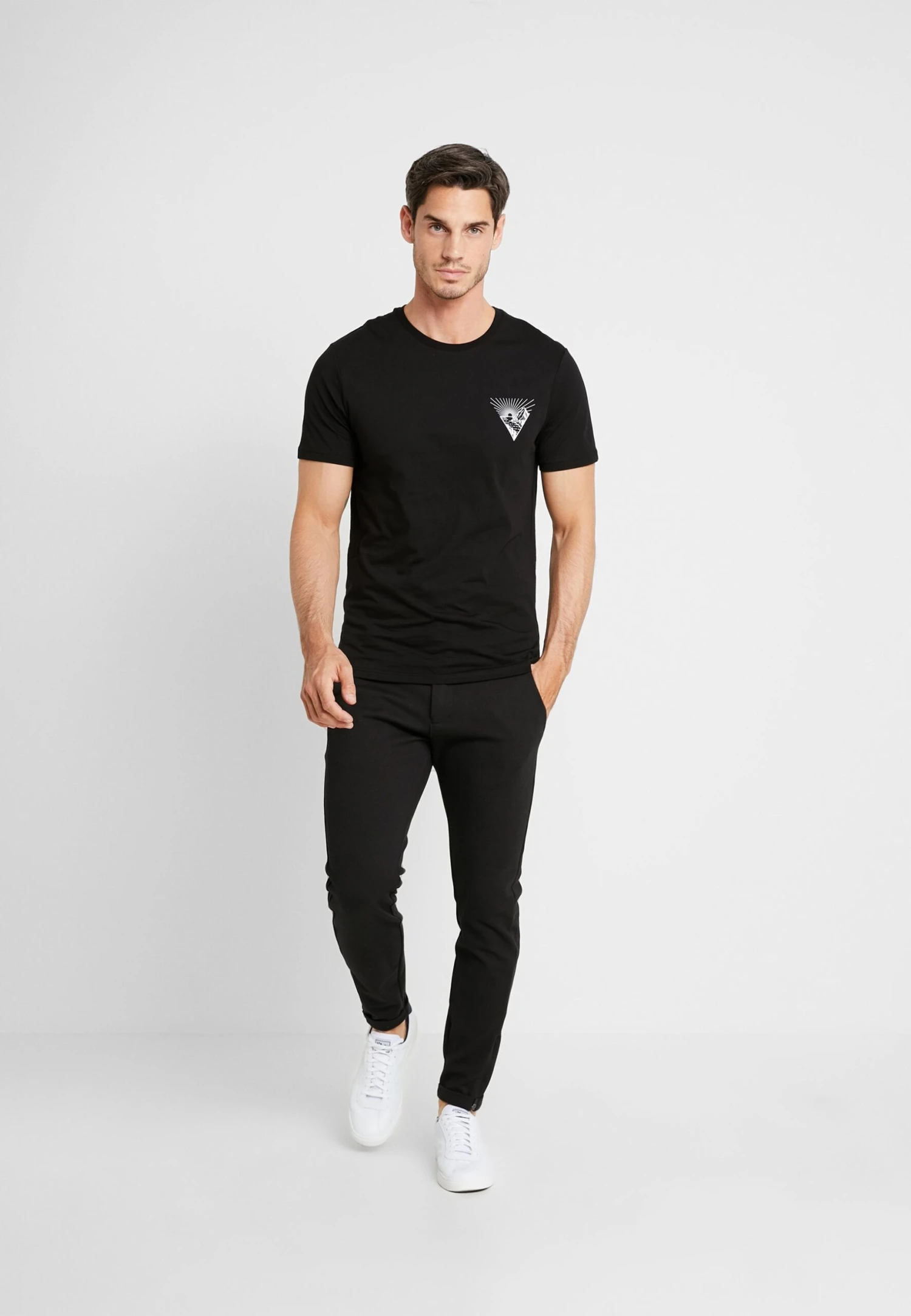 Pier One T-Shirt Con StampaBlack Uomo T-shirt E Polo PI922O09R-Q11 2 Pier One T-Shirt Con StampaBlack Uomo T-shirt E Polo PI922O09R-Q11 - immagine 2