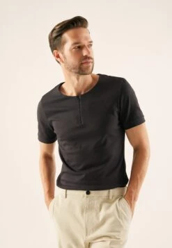 Negozio online Pier One Italia 4 Pier One T-Shirt BasicBlack Uomo T-shirt E Polo PI922O0YJ-Q11