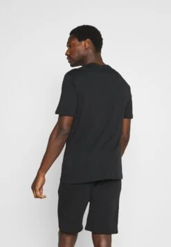 Pier One PigiamaBlack Uomo Per La Notte PI982M02T-Q11 -Negozio online Pier One Italia aface59cc31544e8bf6a78ae476fd40e