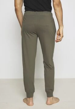 Pier One 2 PackPantaloni Del PigiamaBlack/Khaki Uomo Per La Notte PI982L00I-Q11 8 Pier One 2 PackPantaloni Del PigiamaBlack/Khaki Uomo Per La Notte PI982L00I-Q11 -Negozio online Pier One Italia b05476e2e1ce4ad386cd960468024b3e