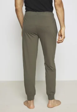 Pier One 2 PackPantaloni Del PigiamaBlack/Khaki Uomo Per La Notte PI982L00I-Q11 -Negozio online Pier One Italia b05476e2e1ce4ad386cd960468024b3e scaled