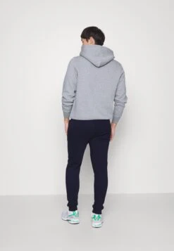 Pier One 2 PackPantaloni SportiviDark Blue Uomo Pantaloni PI922E03K-K11 -Negozio online Pier One Italia b0d8d1a2f7ed45f581c1647a1e7c9884