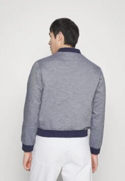 Pier One Giubbotto BomberDark Blue Uomo Giacche PI922T04L-K11 -Negozio online Pier One Italia b1943f9a2db34e26b563b2036d05ec83
