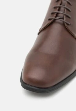 Pier One Stringate ElegantiDark Brown Uomo Scarpe Eleganti PI912M0D3-O12 -Negozio online Pier One Italia b1e173ca55054c7f9bde20d754ffa6d2