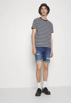 Pier One Shorts Di JeansDark Blue Denim Uomo Jeans PI922F04L-K12 -Negozio online Pier One Italia b2e16c08191a4beb8d9741861b53eed6 scaled