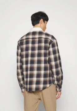 Pier One Giacca LeggeraBeige/Dark Blue Uomo Giacche PI922D0ET-B11 9 Pier One Giacca LeggeraBeige/Dark Blue Uomo Giacche PI922D0ET-B11 -Negozio online Pier One Italia b6355e3a479c48ddaae32e5d0d66f140