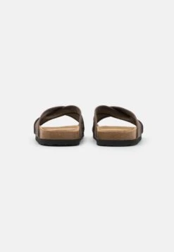 Pier One Unisex - Pantofole - Brown 8 Pier One Unisex - Pantofole - Brown -Negozio online Pier One Italia b64bd94841374f58a4a8e2cf13040258