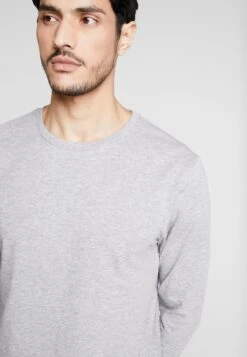 Pier One Maglietta A Manica LungaMottled Grey Uomo T-shirt E Polo PI922O0GP-C11 9 Pier One Maglietta A Manica LungaMottled Grey Uomo T-shirt E Polo PI922O0GP-C11 -Negozio online Pier One Italia b6c7ae9ca5d84f0ca28a16d49e9d7d29