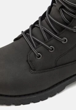 Pier One Stivaletti StringatiBlack Uomo Stivaletti/Stivali PI912K0B4-Q11 -Negozio online Pier One Italia b9f68db2c450470ba520bf5b2eda87fd