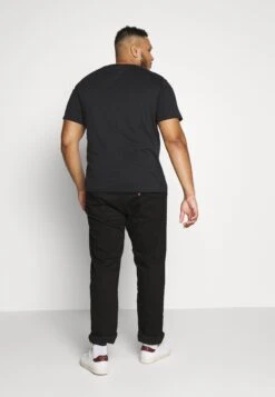 Pier One T-Shirt Con StampaBlack Uomo T-shirt E Polo PI922O0KE-Q11 7 Pier One T-Shirt Con StampaBlack Uomo T-shirt E Polo PI922O0KE-Q11 -Negozio online Pier One Italia bd06a6892bd0413599f6a6d66c4ff3e4