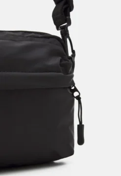 Pier One Borsa A TracollaBlack Uomo Borse PI954H02B-Q11 -Negozio online Pier One Italia be6c257be3b546028e24d7920c8d915e scaled