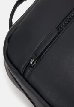 Pier One UnisexZainoBlack Donna Borse PI954O038-Q11 10 Pier One UnisexZainoBlack Donna Borse PI954O038-Q11 -Negozio online Pier One Italia c0cc32338d9042349da11a1bdfacb532